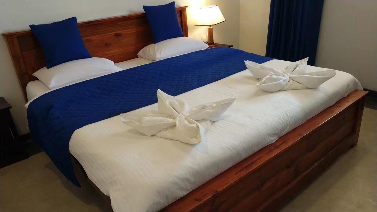 Blue Whale Holiday Hotel Mirissa Kültér fotó