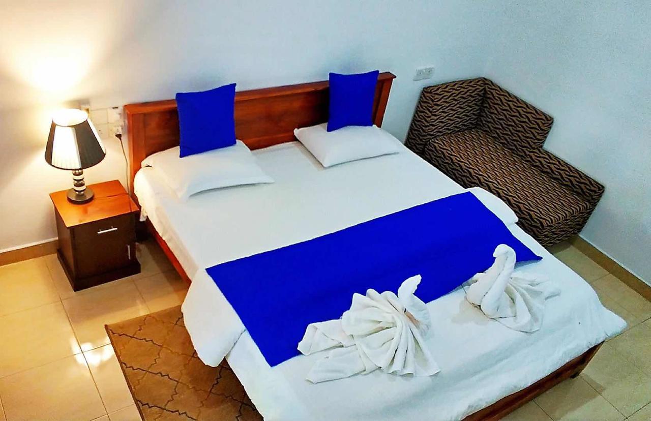 Blue Whale Holiday Hotel Mirissa Kültér fotó